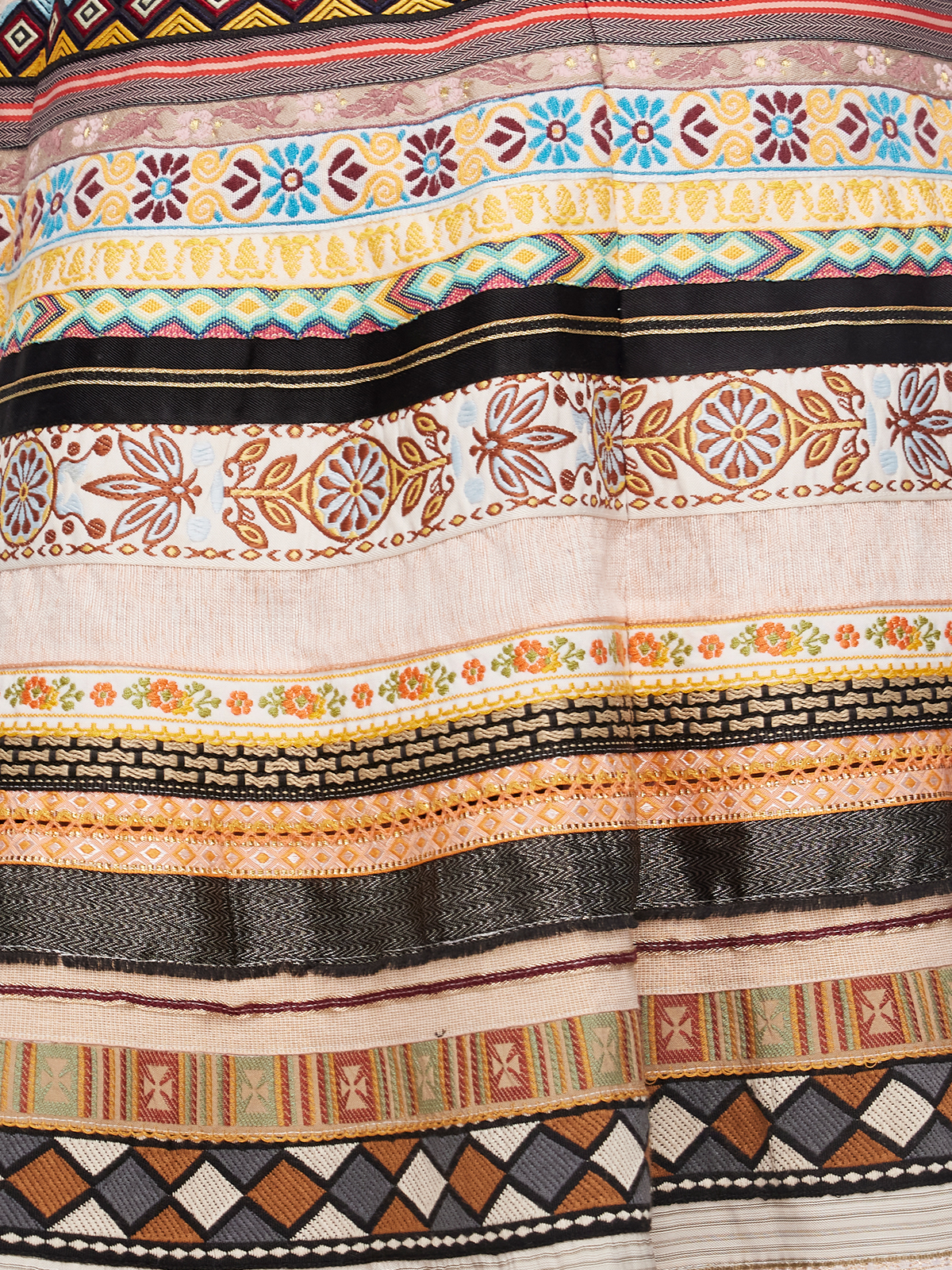 Kurzes Dirndl in Gelb – perfekt für Festivals und Hochzeiten