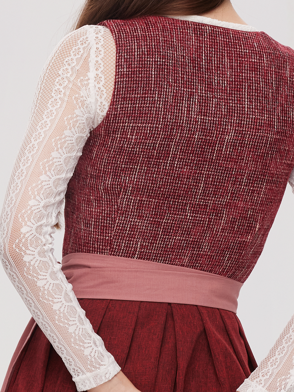 Modernes Dirndl Beige in eleganter Stadtoptik