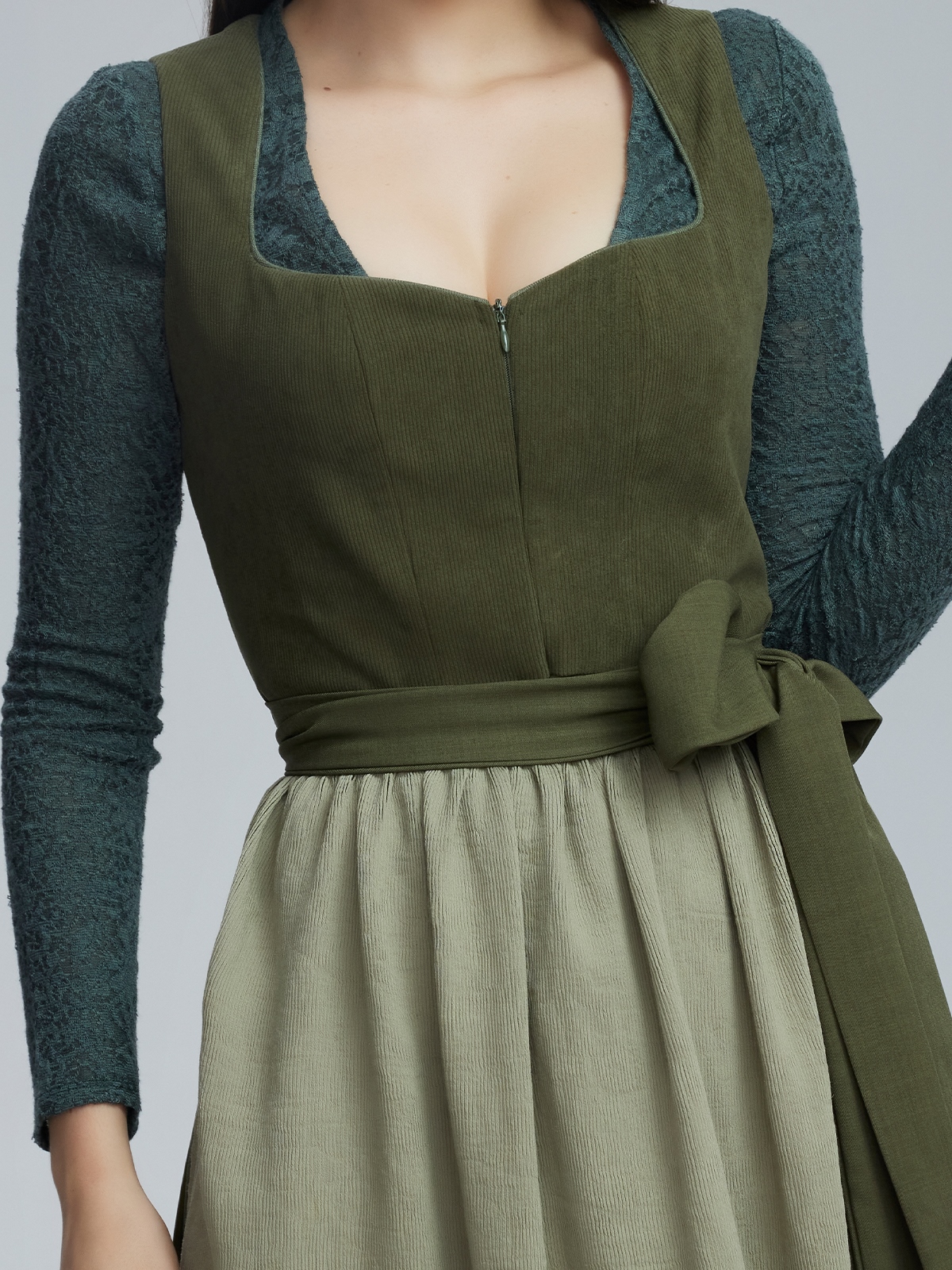 Modernes Dirndl in Grün