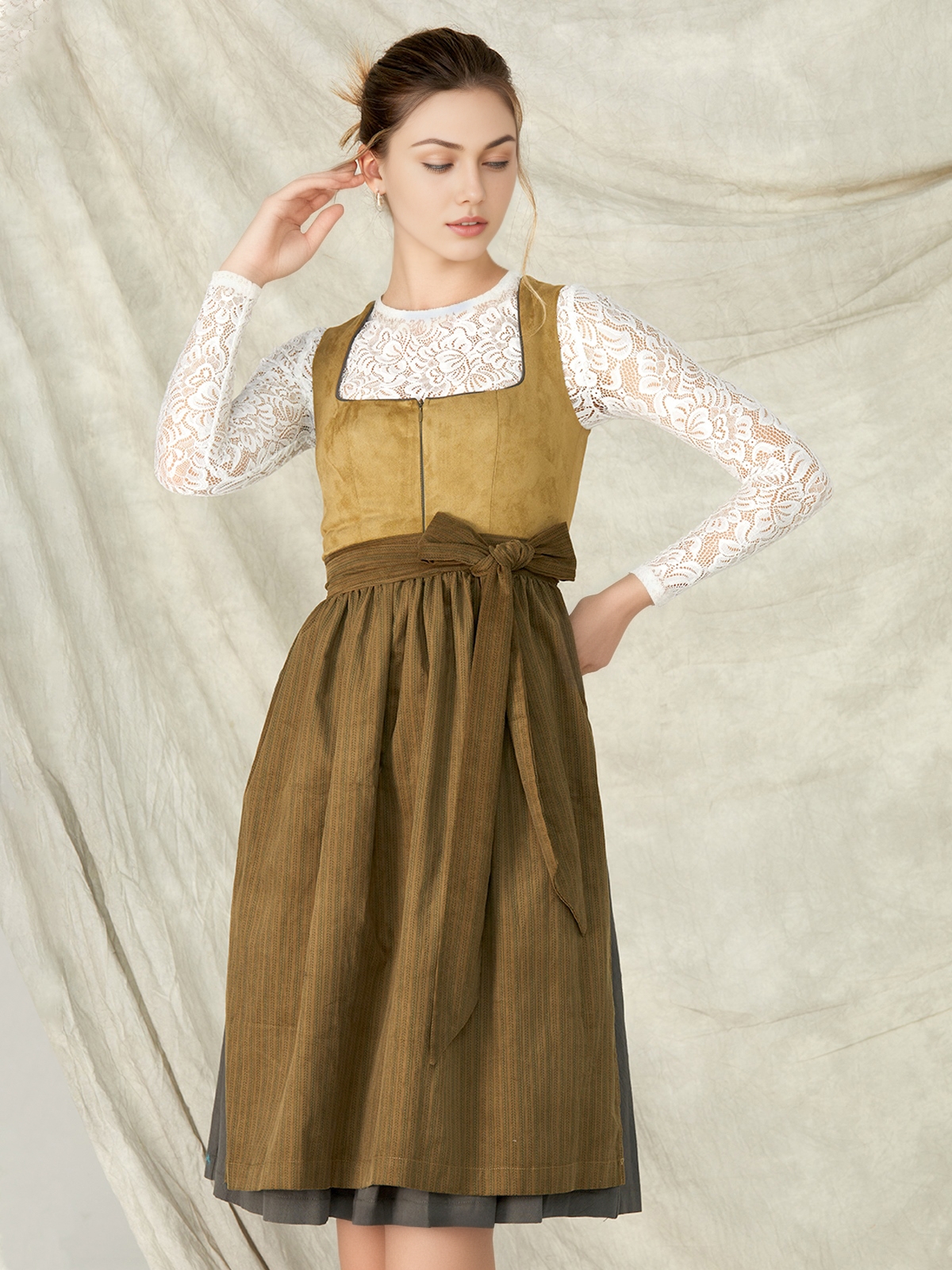 Modernes Dirndl in Grün