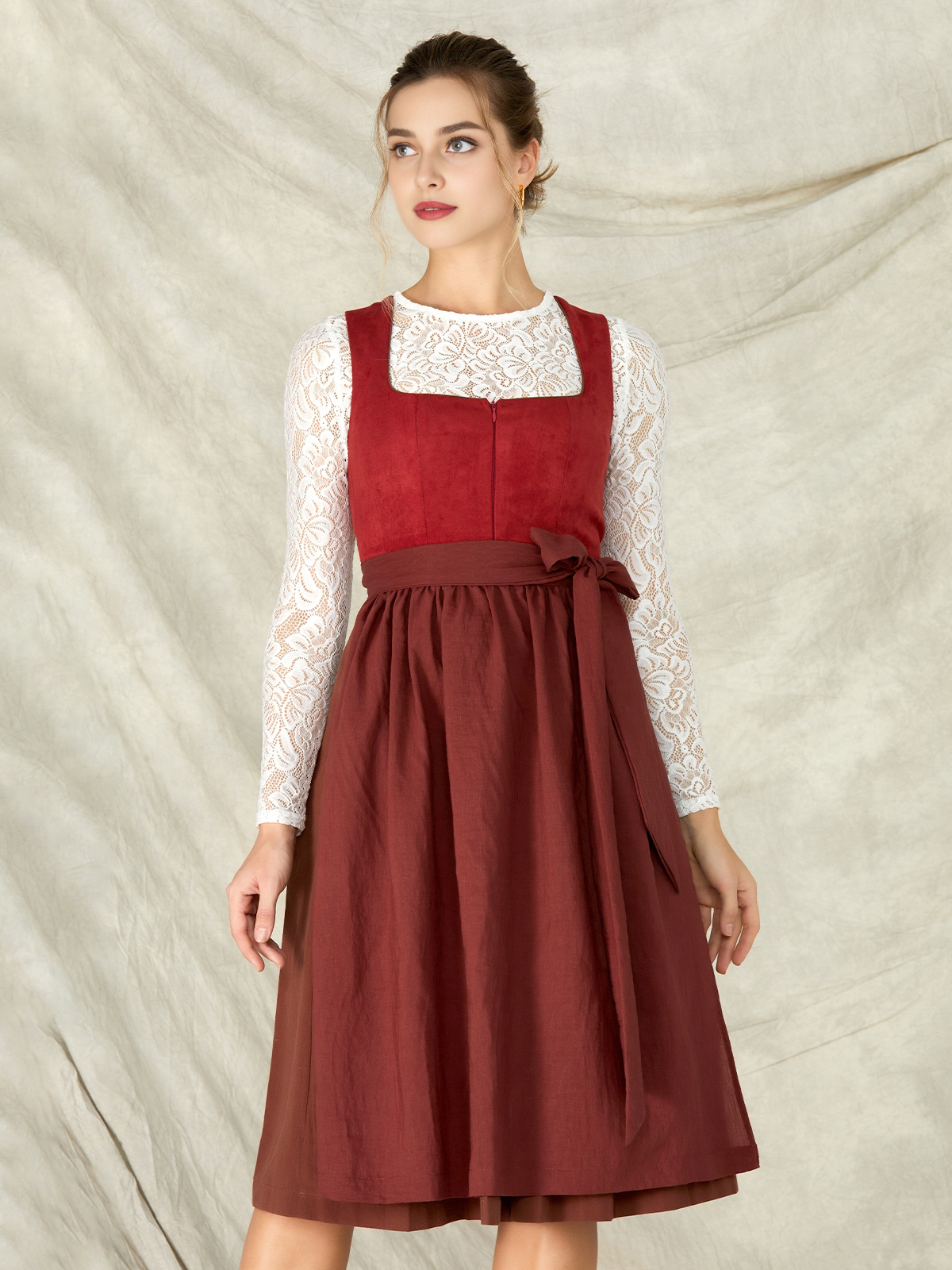 Dirndl Weinrot Samt in eleganter Ausführung