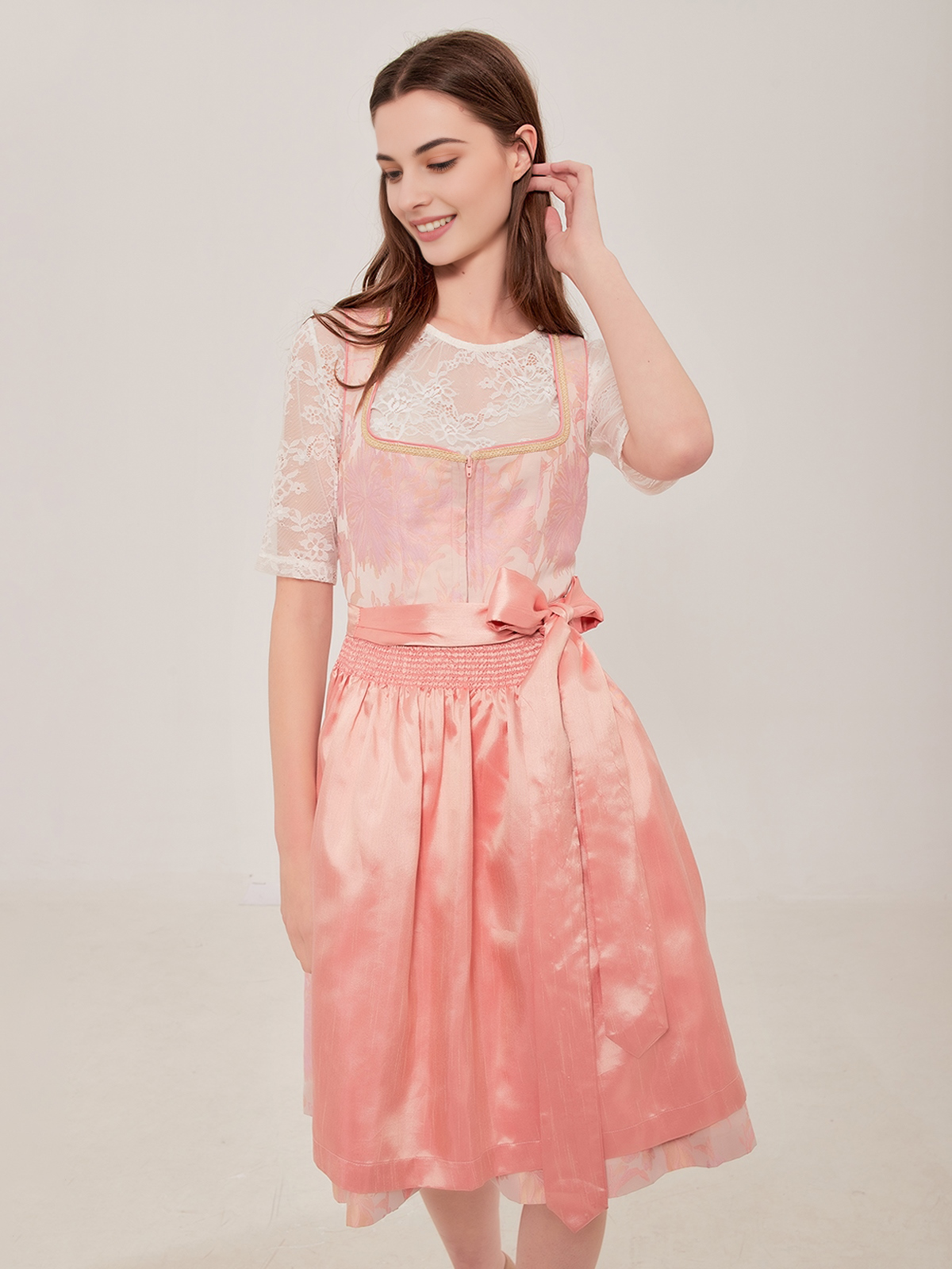 Elegantes rosafarbenes Dirndl