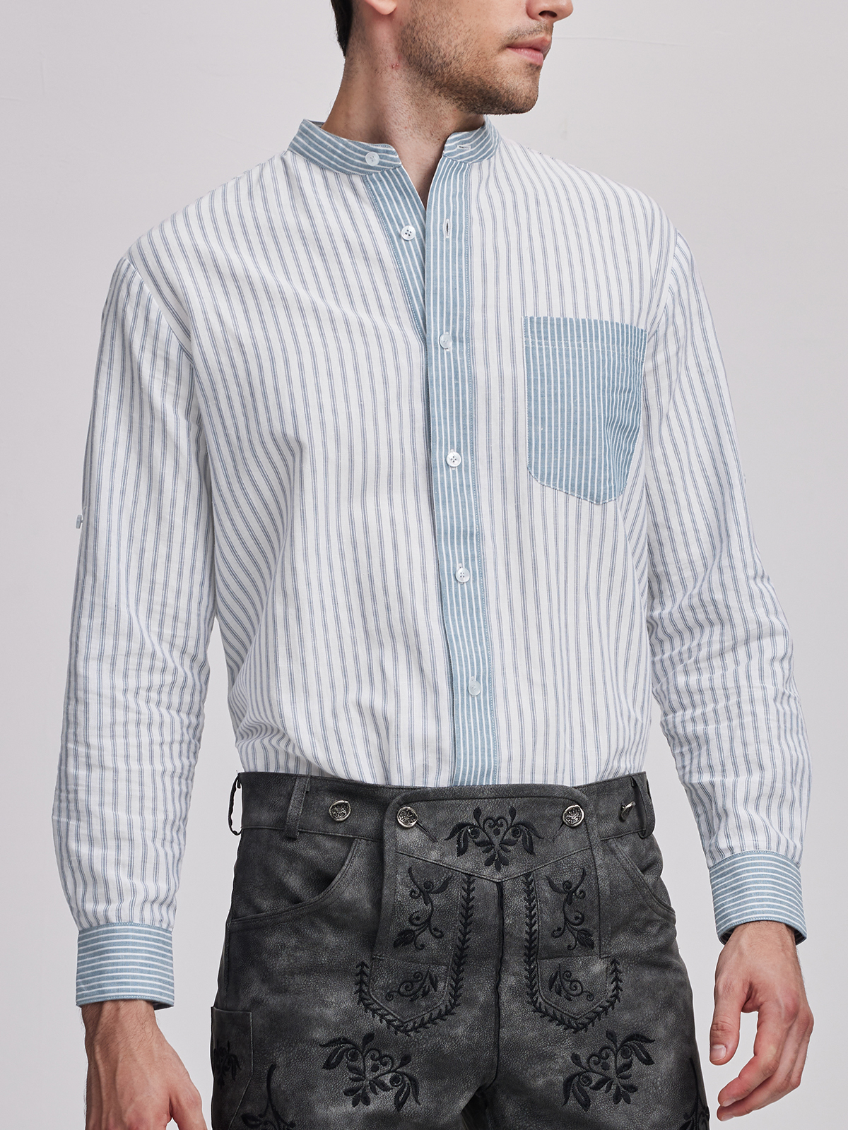 Moderner Dirndl-Look in Blau