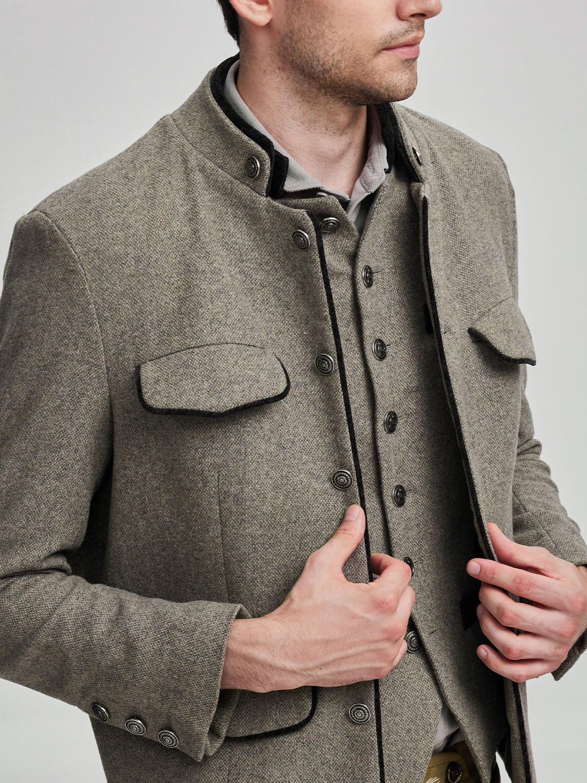 Stylische weiße Kinderbluse mit grauem Janker