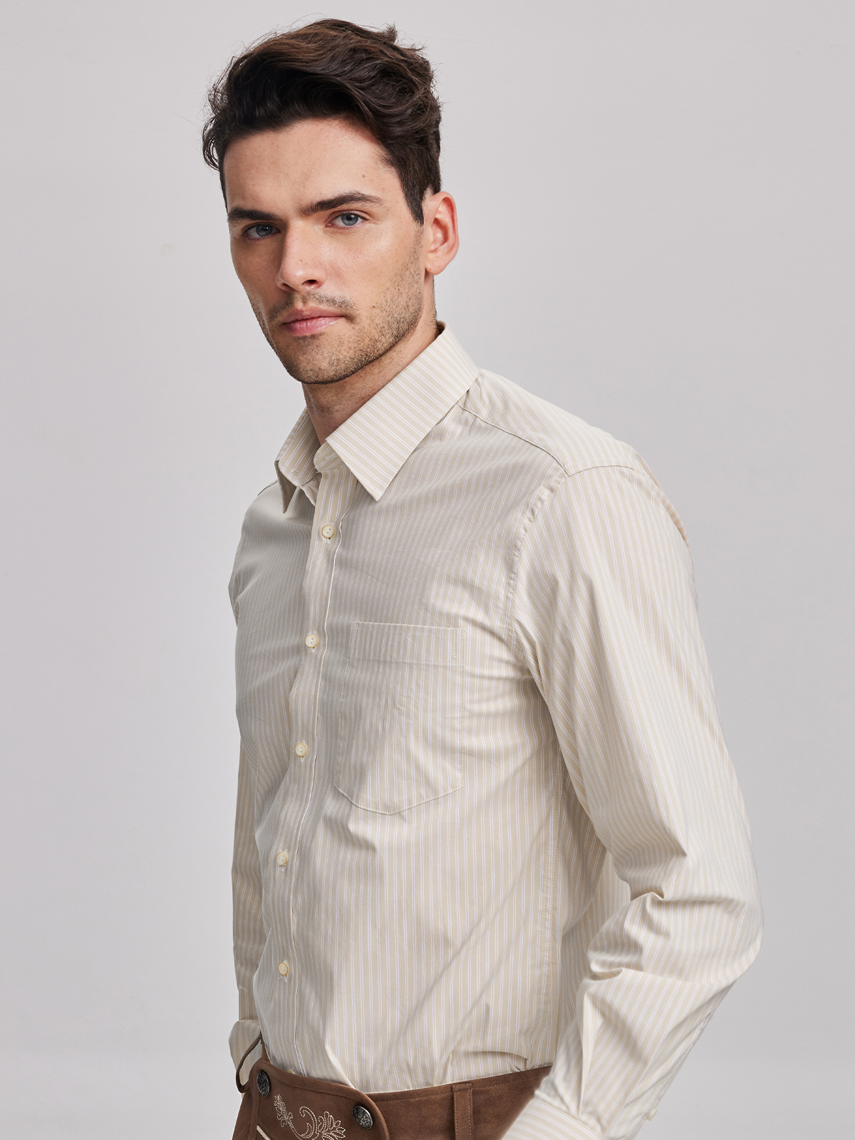 Modernes Dirndl in Gelb