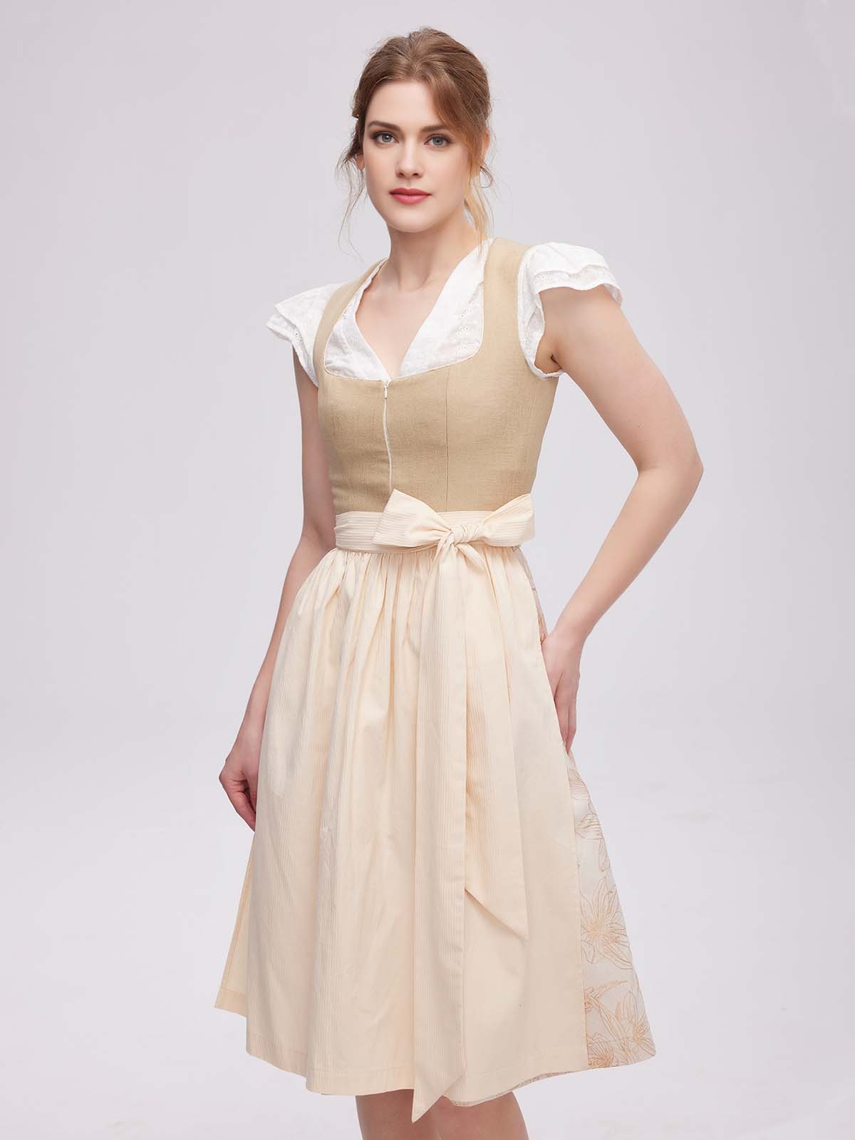 Dirndlbluse schwarz hochgeschlossen