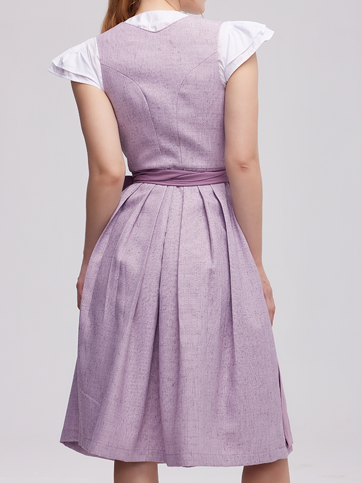 Modernes Dirndl mit Samt in eleganter Lila-Optik